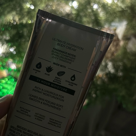 Champagne Toast
Ultimate Hydration Body Cream - Picture 2 of 4